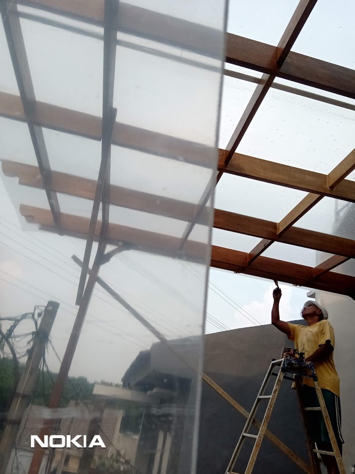 Solarflat bening untuk pergola kayu