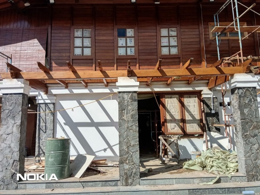 pergola kayu bengkirai kuat kokoh dan estetik