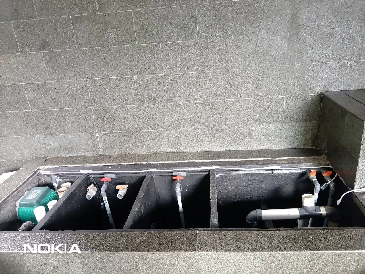 Filter chamber untuk kolam koi oleh Tukang Kolam Koi Berkah Taman Group