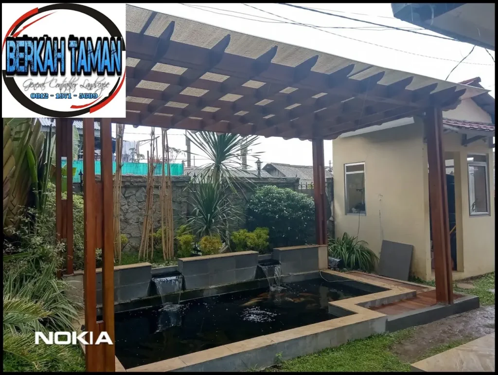 Pembuatan kolam koi di Ciomas Bogor oleh tukang kolam koi Berkah taman Group