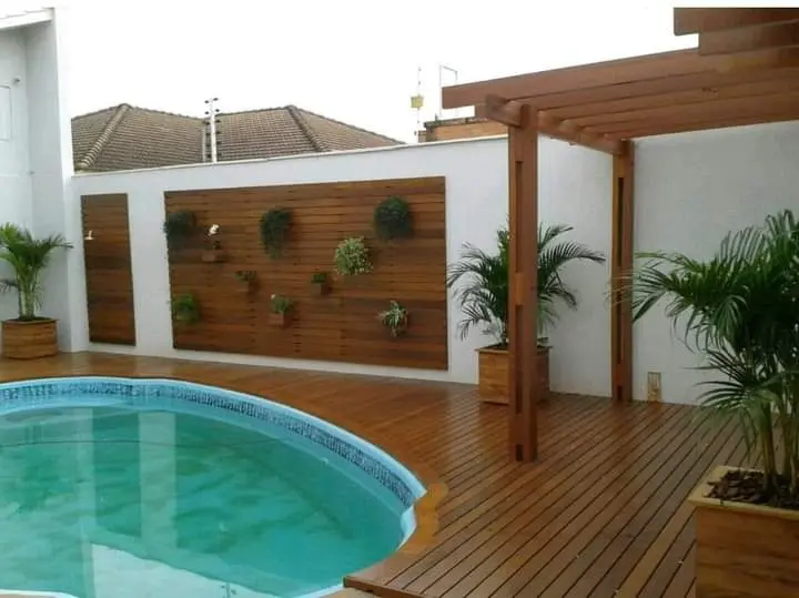 Pergola Kolam Renang dan Lantai Kayu