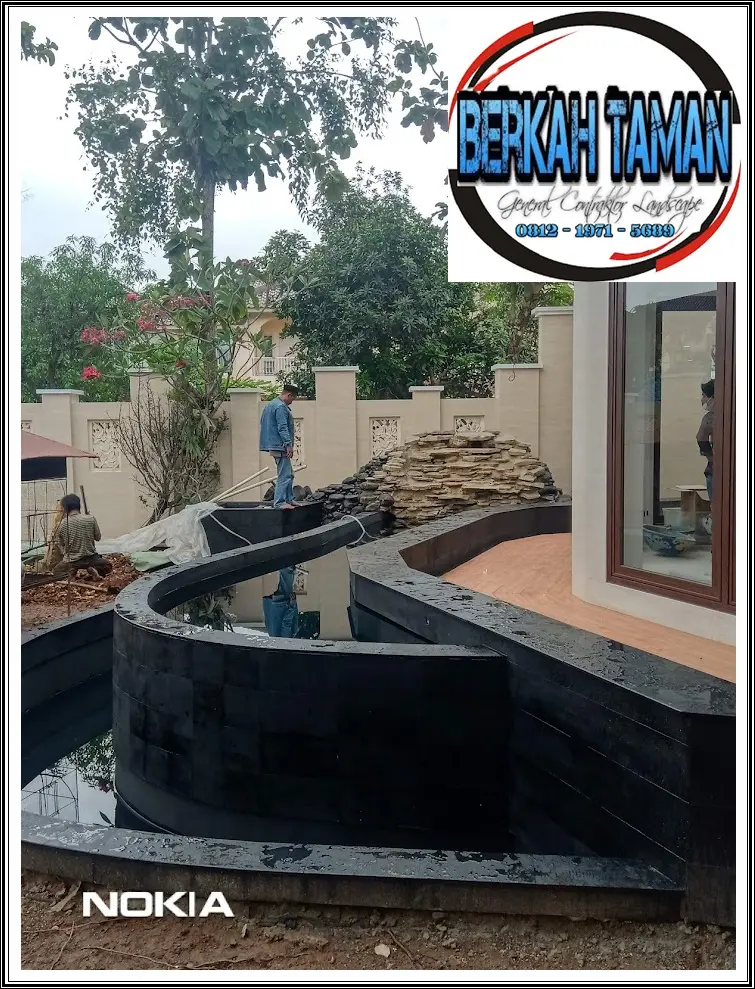 Pembuatan kolam koi dan pergola di Tangerang oleh Berkah Taman Group