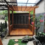pergola dengan decking kayu di depok