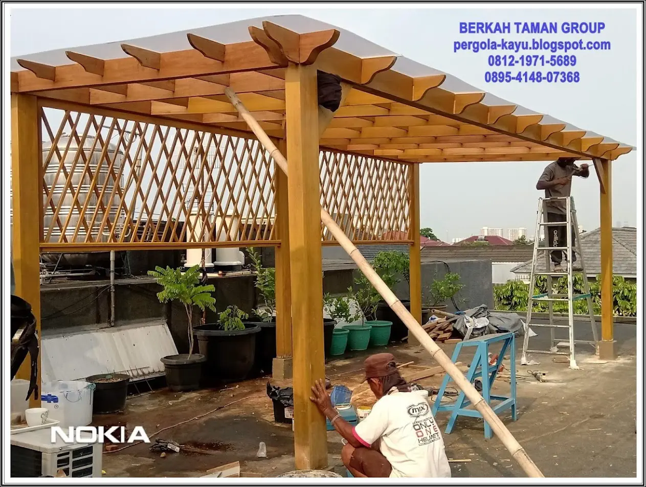 Pergola Kayu Bengkirai di Jakarta Barat