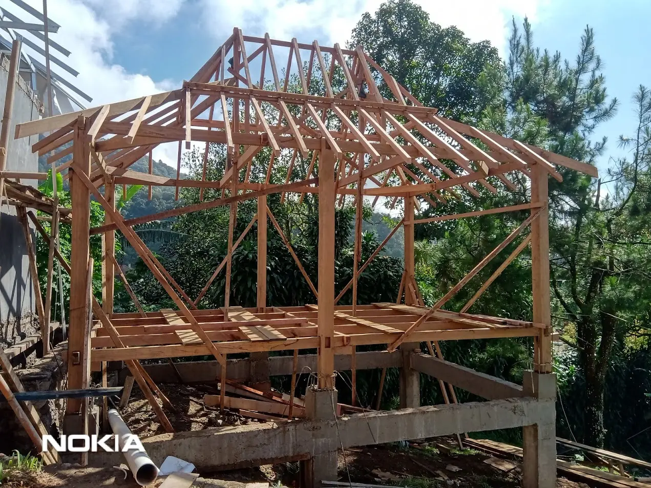 Gazebo kayu untuk vila resort Puncak Bogor