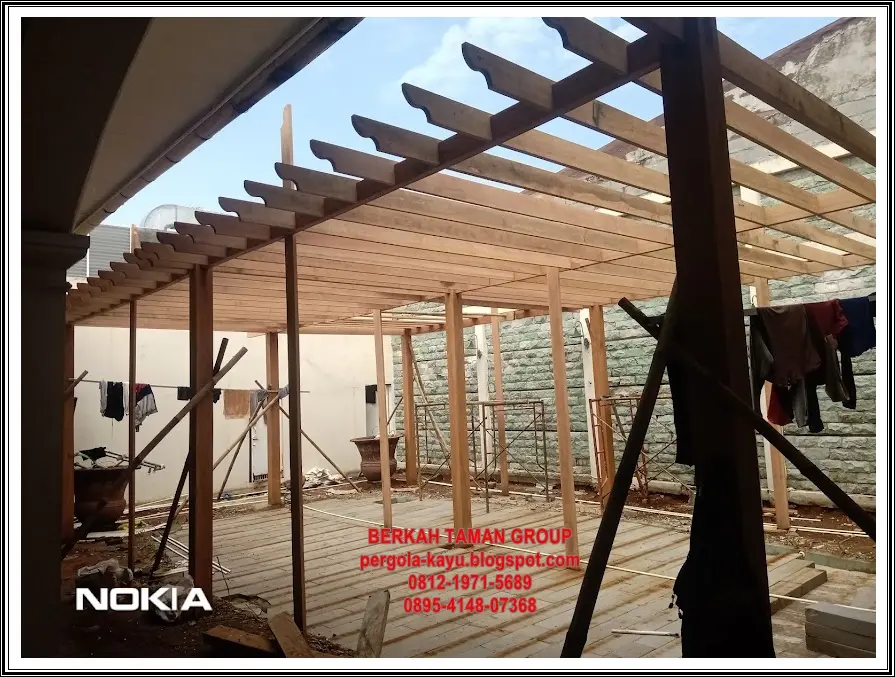 Tukang Pergola Profesional Jakarta Selatan – Pembuatan Pergola Kayu Restoran oleh Berkah Taman Group