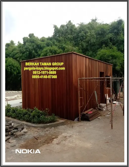 Dinding Kayu Rumah Modern oleh Tukang Pergola Kayu Profesional Jakarta Selatan