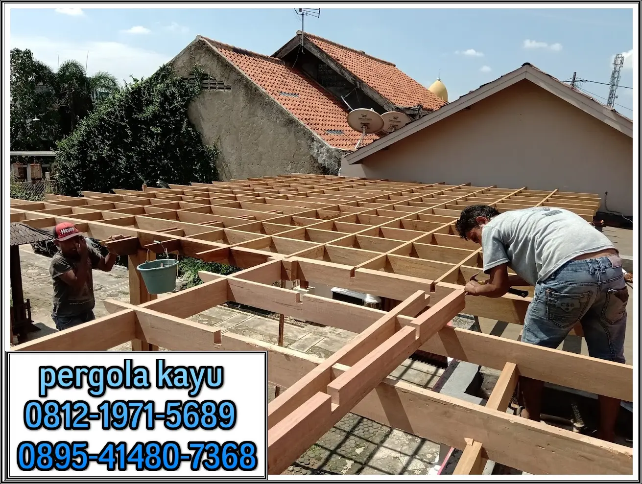 Pemasangan kisi-kisi pergola Pondok Aren
