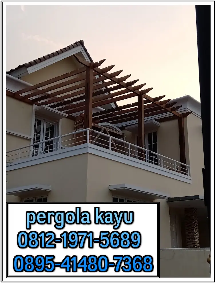 Pemasangan palang partisi kayu 4x15 cm untuk pergola