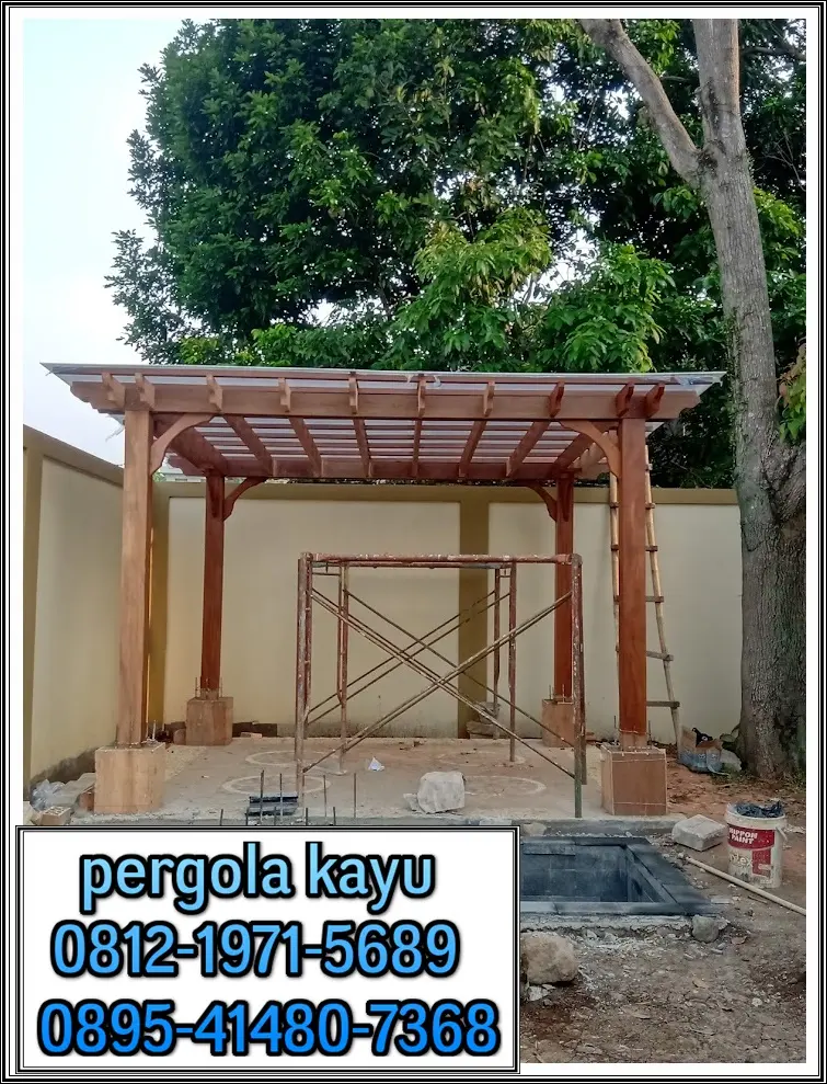 Pergola kayu di Yasmin Bogor