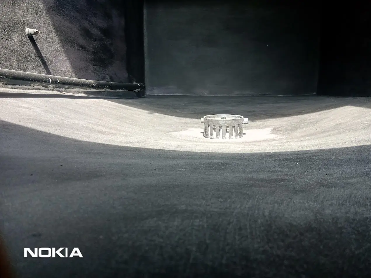 Proses pemasangan pipa bottom drain kolam koi di Cibinong Bogor untuk sistem filter air maksimal