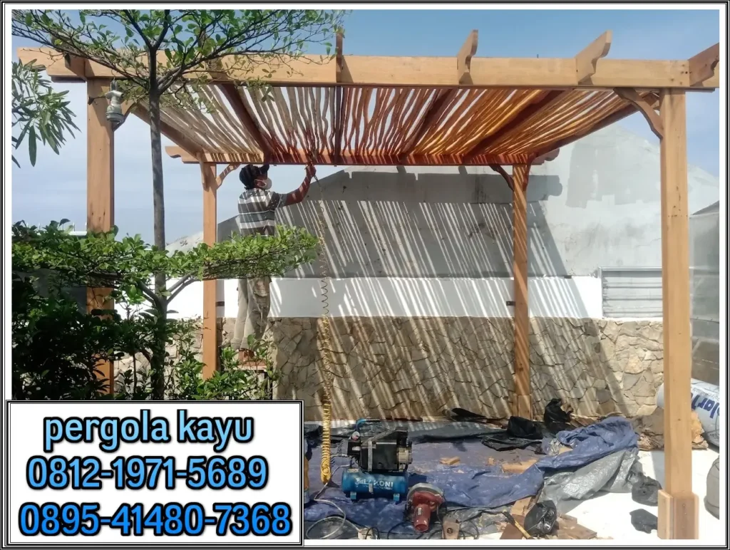 tukang pergola Depok - proses pengecatan pergola di depok