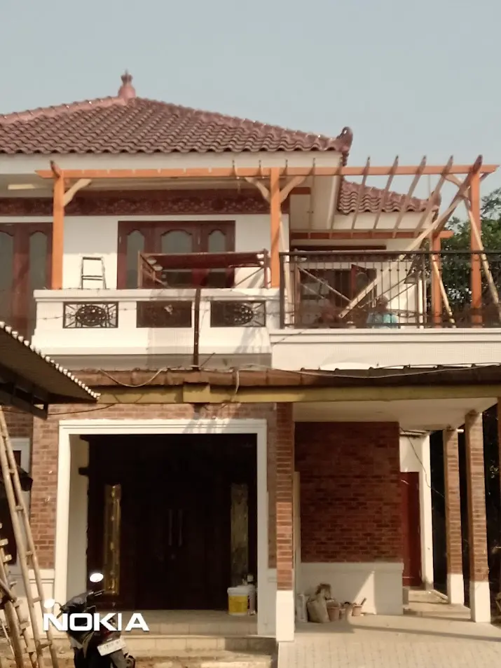 Pemasangan pergola di Jati Asih Bekasi - Tahap pemasangan kisi-kisi partisi kayu