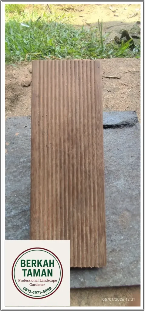tampilan depan decking kayu bengkirai motif alur profil