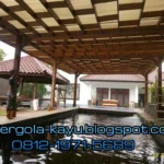 Pergola Kayu dengan kayu Kamper di Pejaten Barat