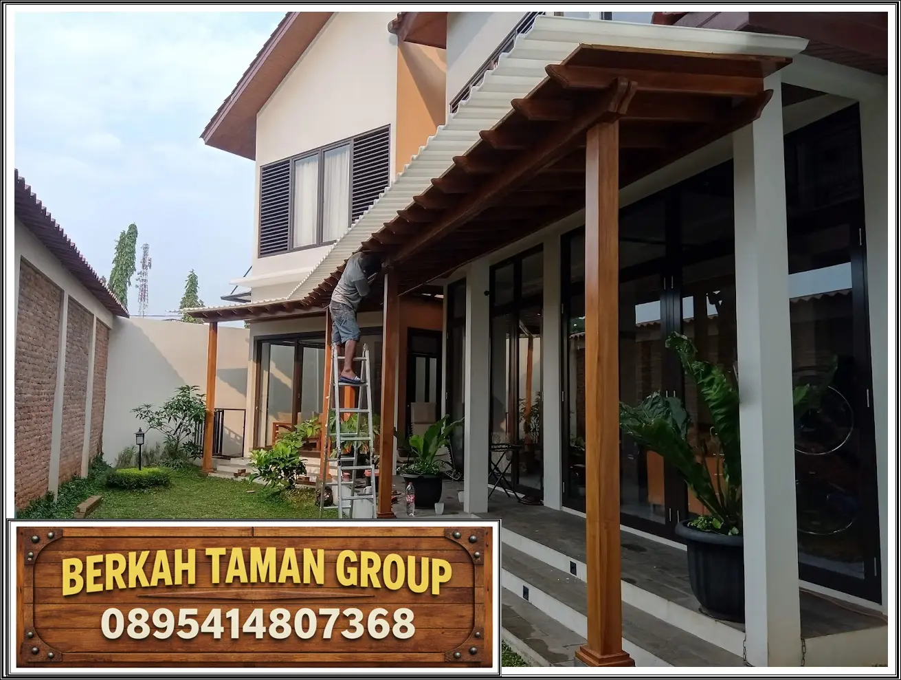 Kanopi Kayu Marsawa dengan Atap Alderon Double Layer di Jombang Ciputat